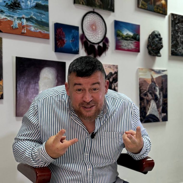 Радмир объясняет, как проходит приём костоправа